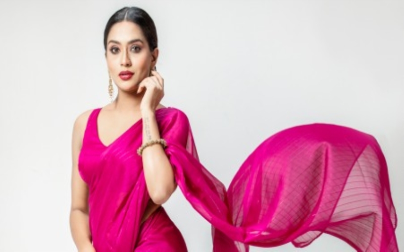 Zakia Bari Momo height